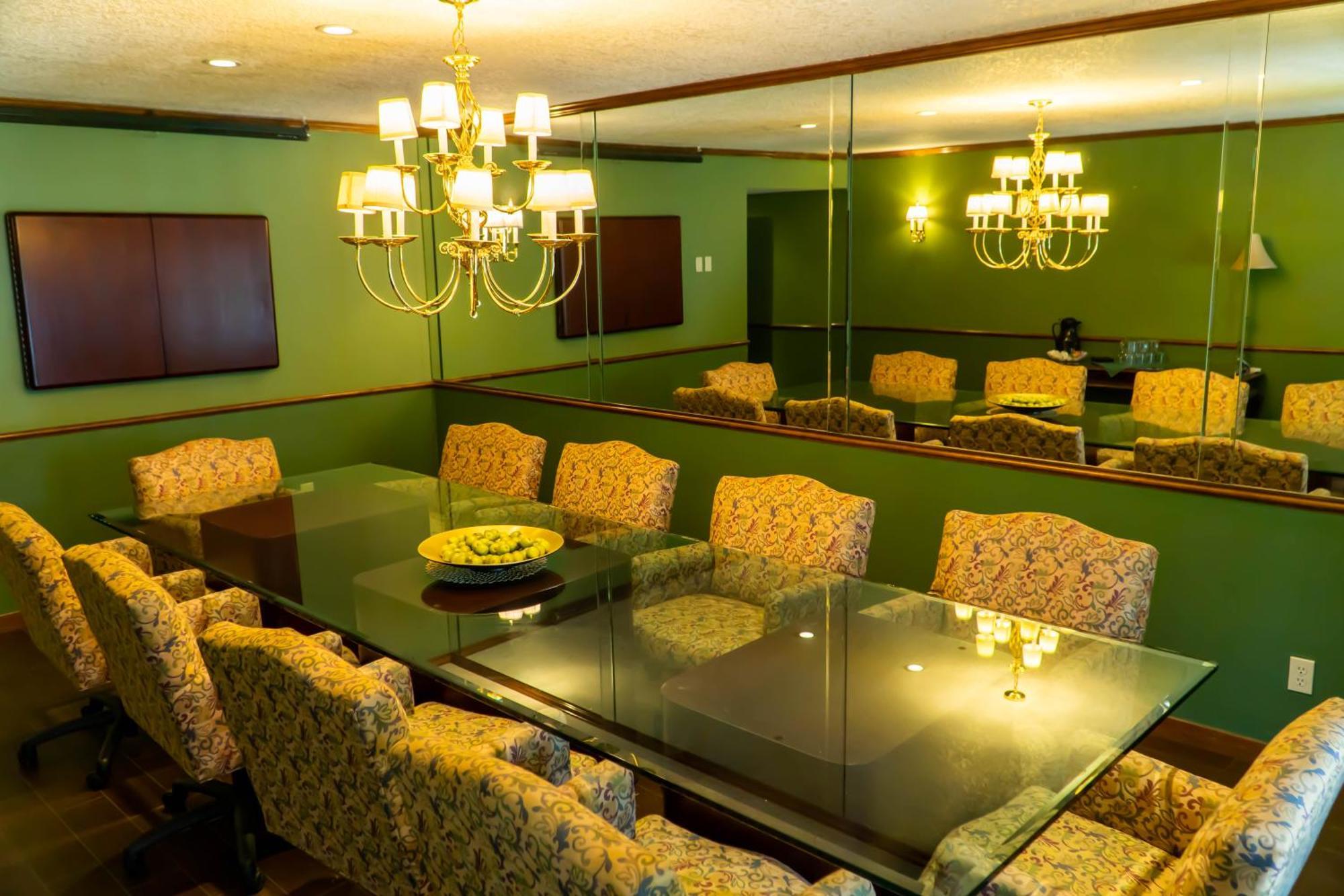 Piccadilly Hotel Fresno