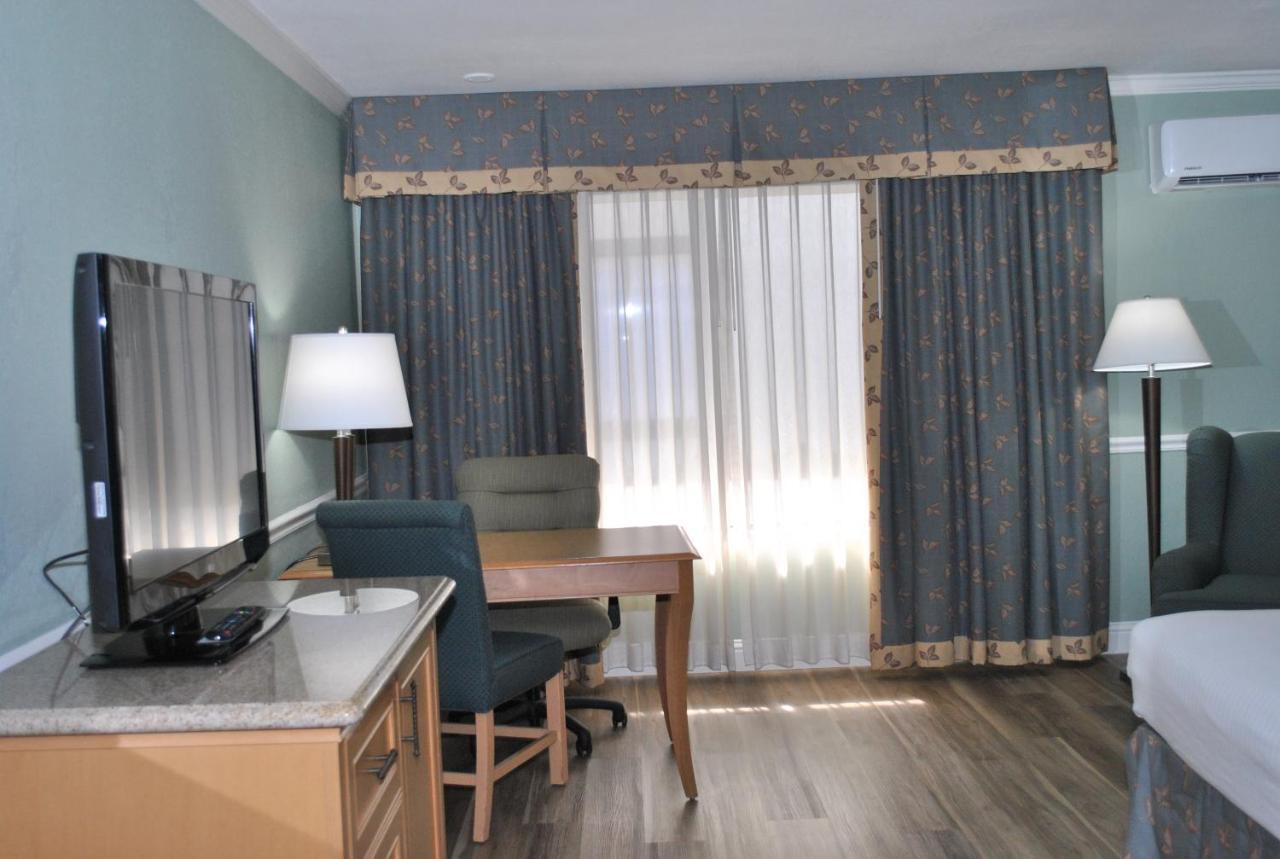 Piccadilly 3* Fresno